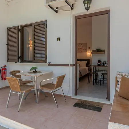 Ξενοδοχείο με διαμερίσματα Avra Residences Σκύρος